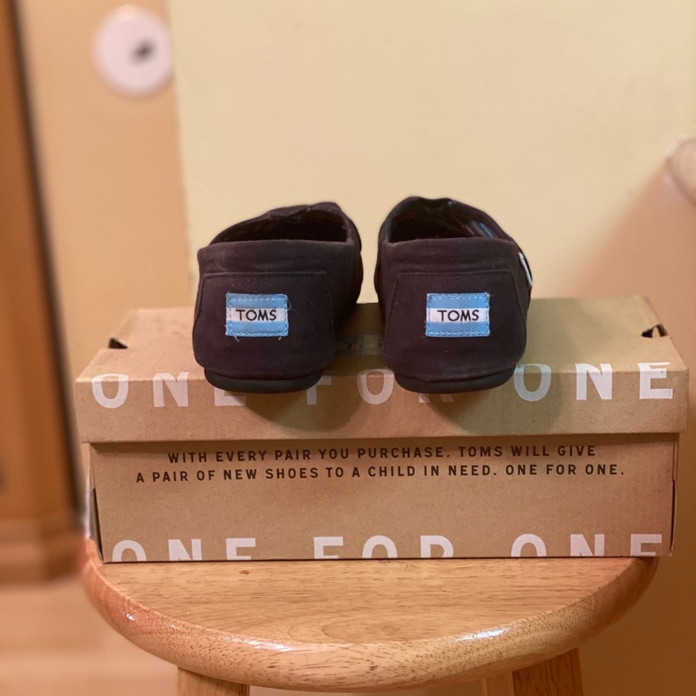 Toms Classic Black Canvas